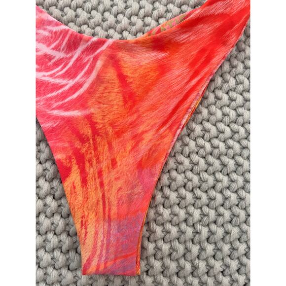 Skatie• ‘Suzanne’ Bikini Bottoms in MAKAHA - Picture 7 of 12